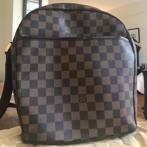 LOUIS VUITTON shoulder bag